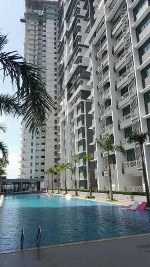 Bangi Almyra Suite ภายนอก รูปภาพ